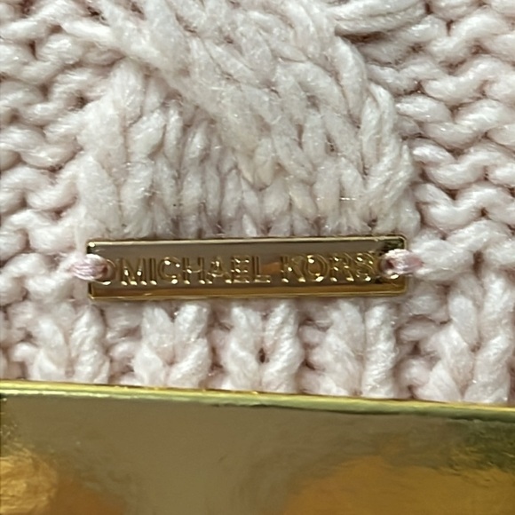 🎉 New Michael Kors Light Pink Knitted Beanie and Scarf Gift Set - Picture 2 of 6